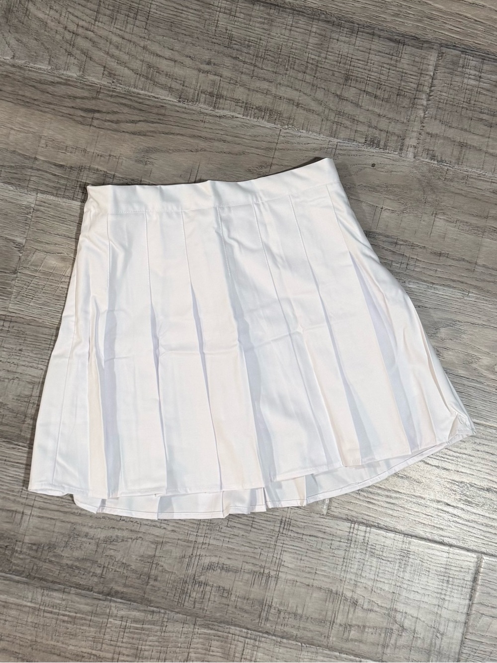 Women’s White Pleated Tennis Skirt
